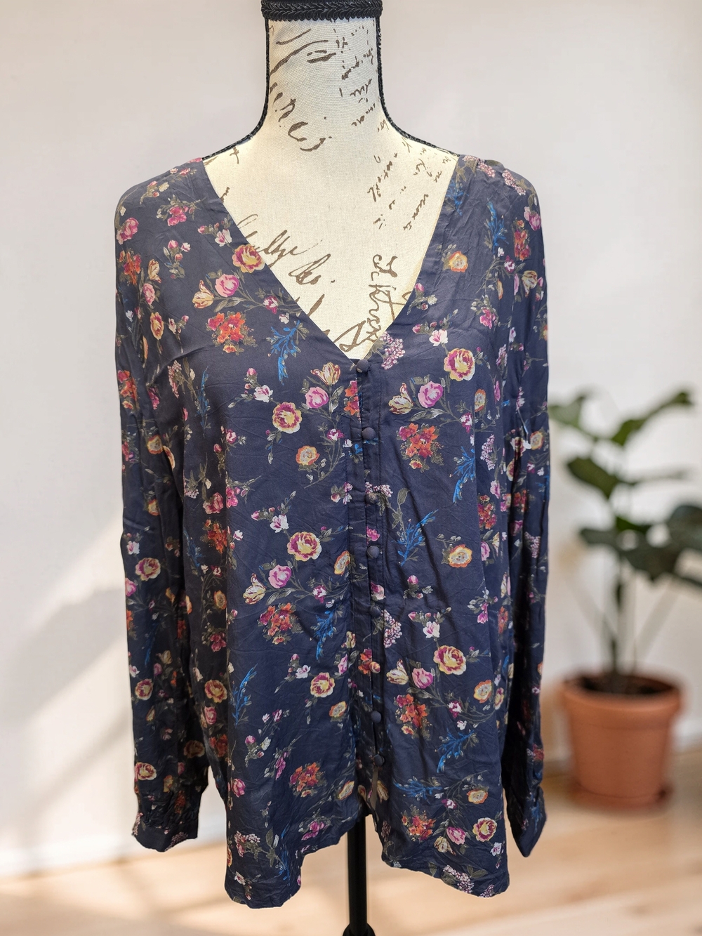 Lucky Brand Navy Floral V-Neck Button Front Boho Blouse XL